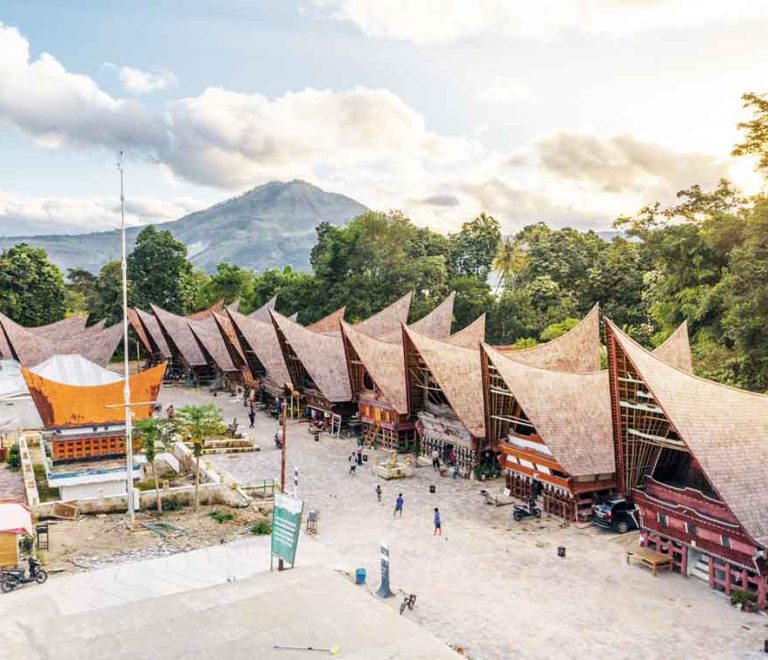 Kampung Ulos Lumban Suhi-Suhi