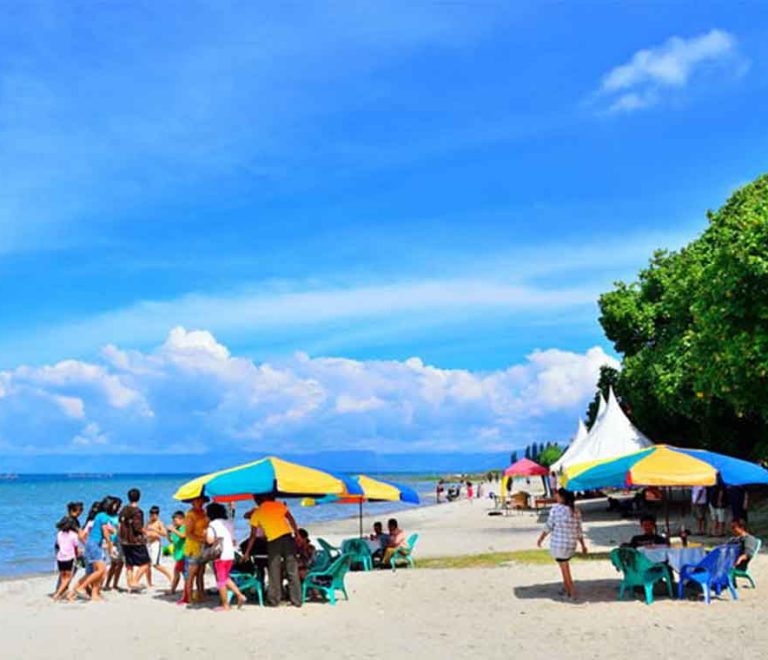 Pantai Pasir Putih Parbaba