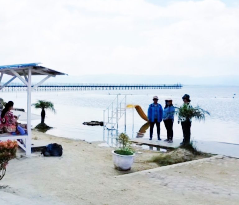 Pantai Parparean Porsea