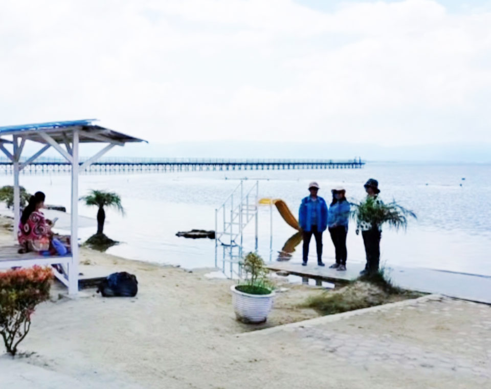 Pantai Parparean Porsea