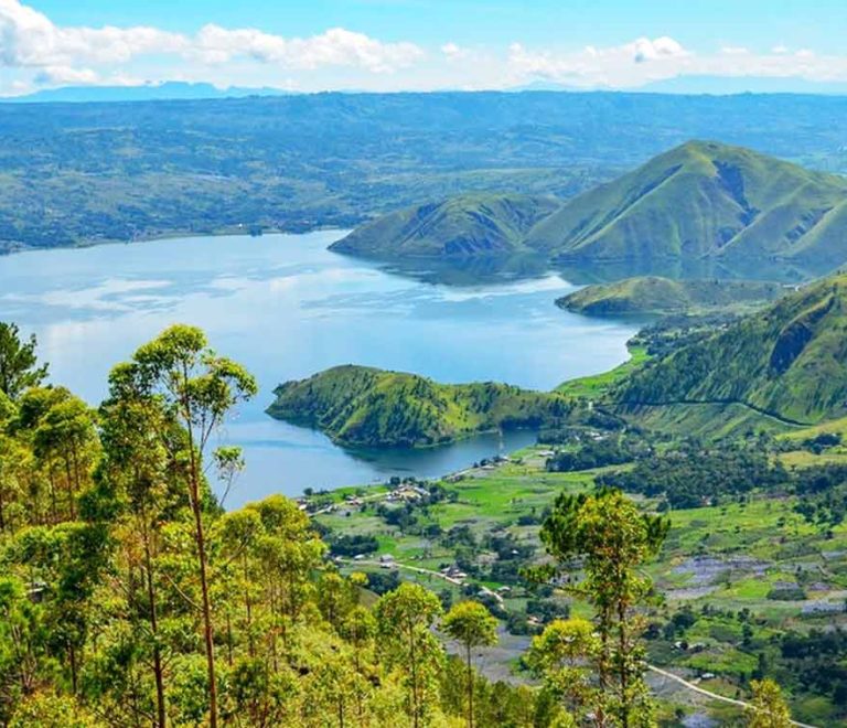 Geopark Kaldera Toba Indonesia
