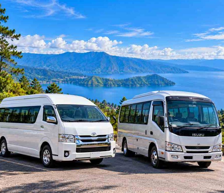 Hiace Vs Elf di Danau Toba
