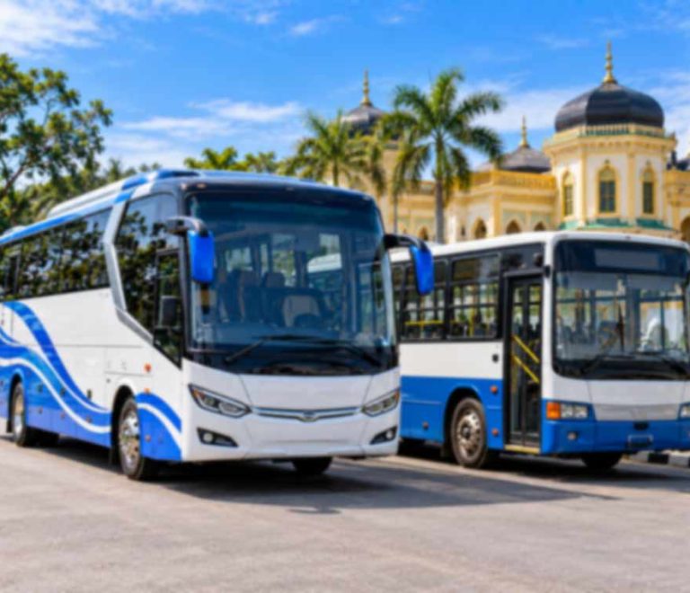Bus Pariwisata Medan vs Bus Umum